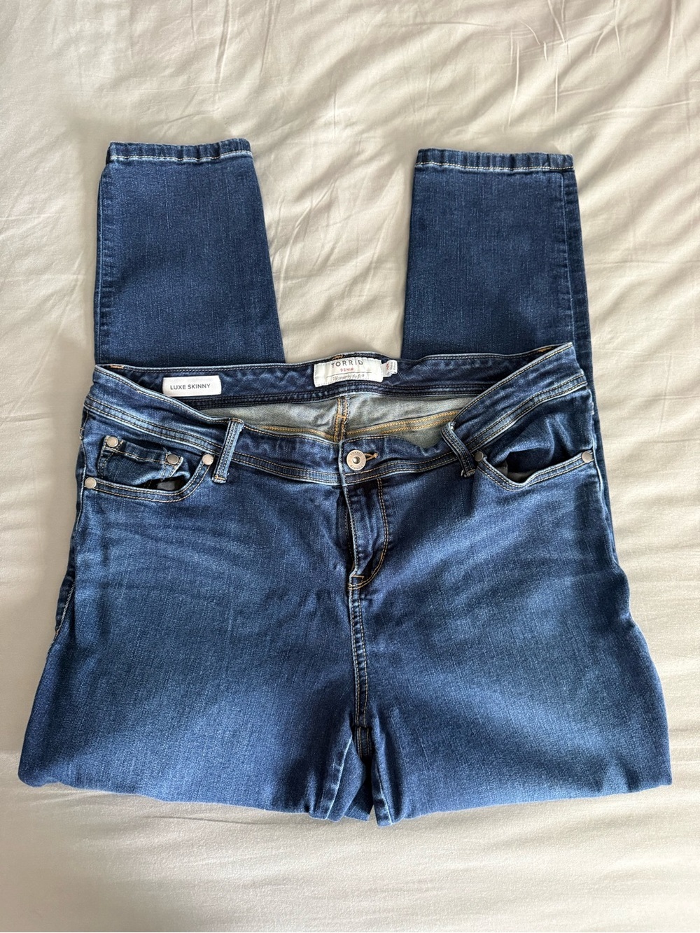 Torrid Luxe Skinny Jeans, Dark Wash Stretch Denim, Mid-Rise, Size 18R - Picture 2 of 2
